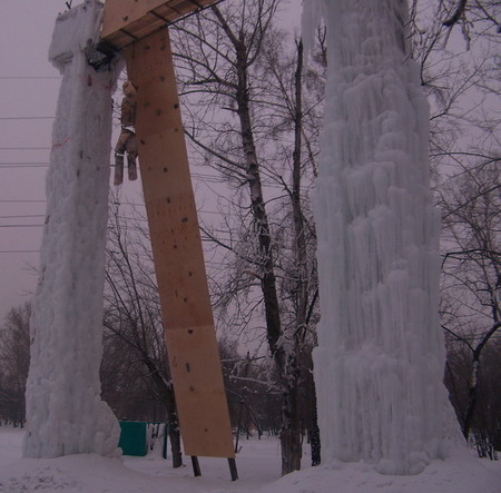 Как поведал мне Ильюшечкин, тут тренируются местные альпинисты.